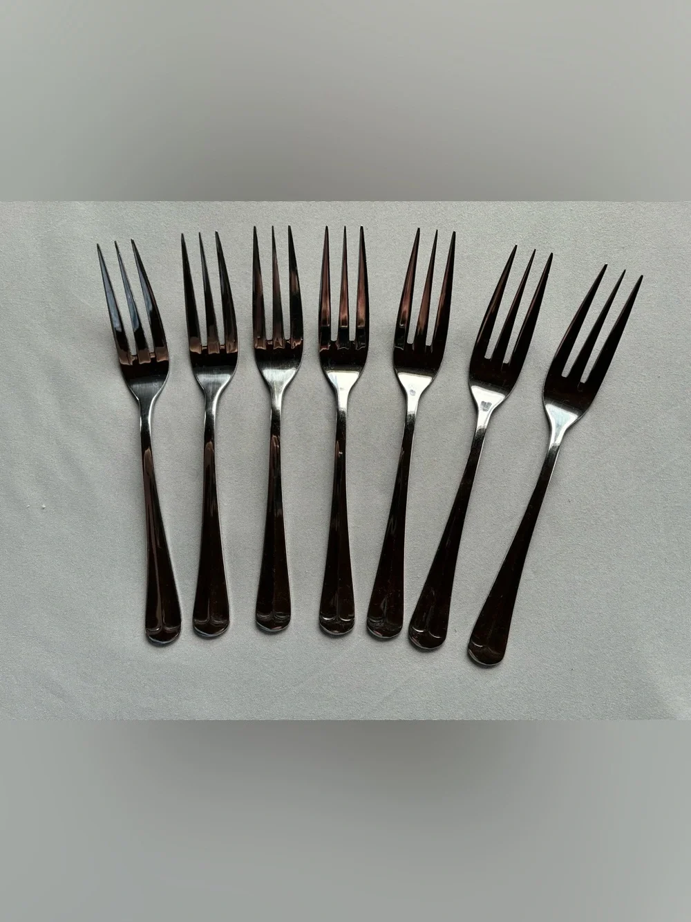 Reed & Barton Crest Dinner Forks Set of 7 Stainless Flatware Replacement